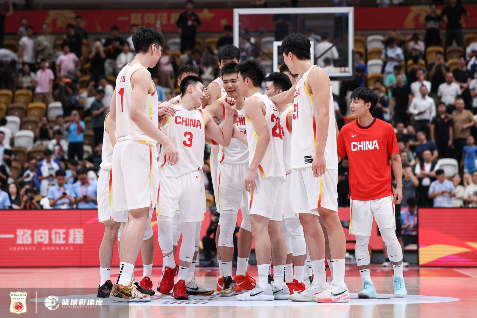 金年会体育-陕西男篮在比赛中顽强拼搏，一举战胜对手的简单介绍