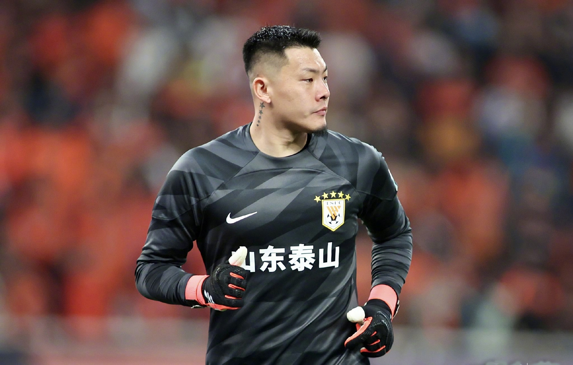 关于球队主力门将受伤,替补守门员表现出色的信息 关于球队主力门将受伤,替补守门员表现出色的信息