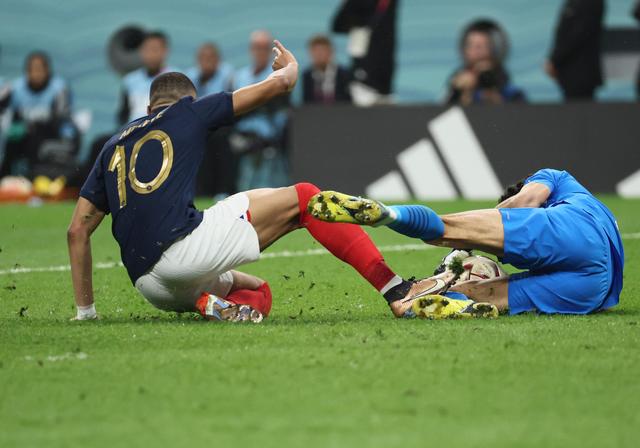 法国队闯入欧锦赛决赛,受到瞩目 法国队闯入欧锦赛决赛,受到瞩目