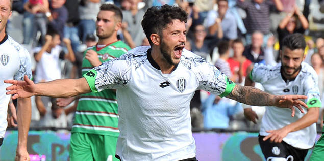 包含AC米兰客场大胜萨索洛，豪取三分的词条