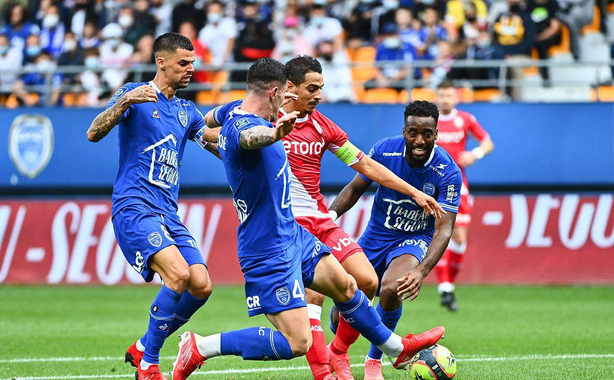 sports jnh-比利亚雷亚尔客场惊险取胜，继续领跑的简单介绍