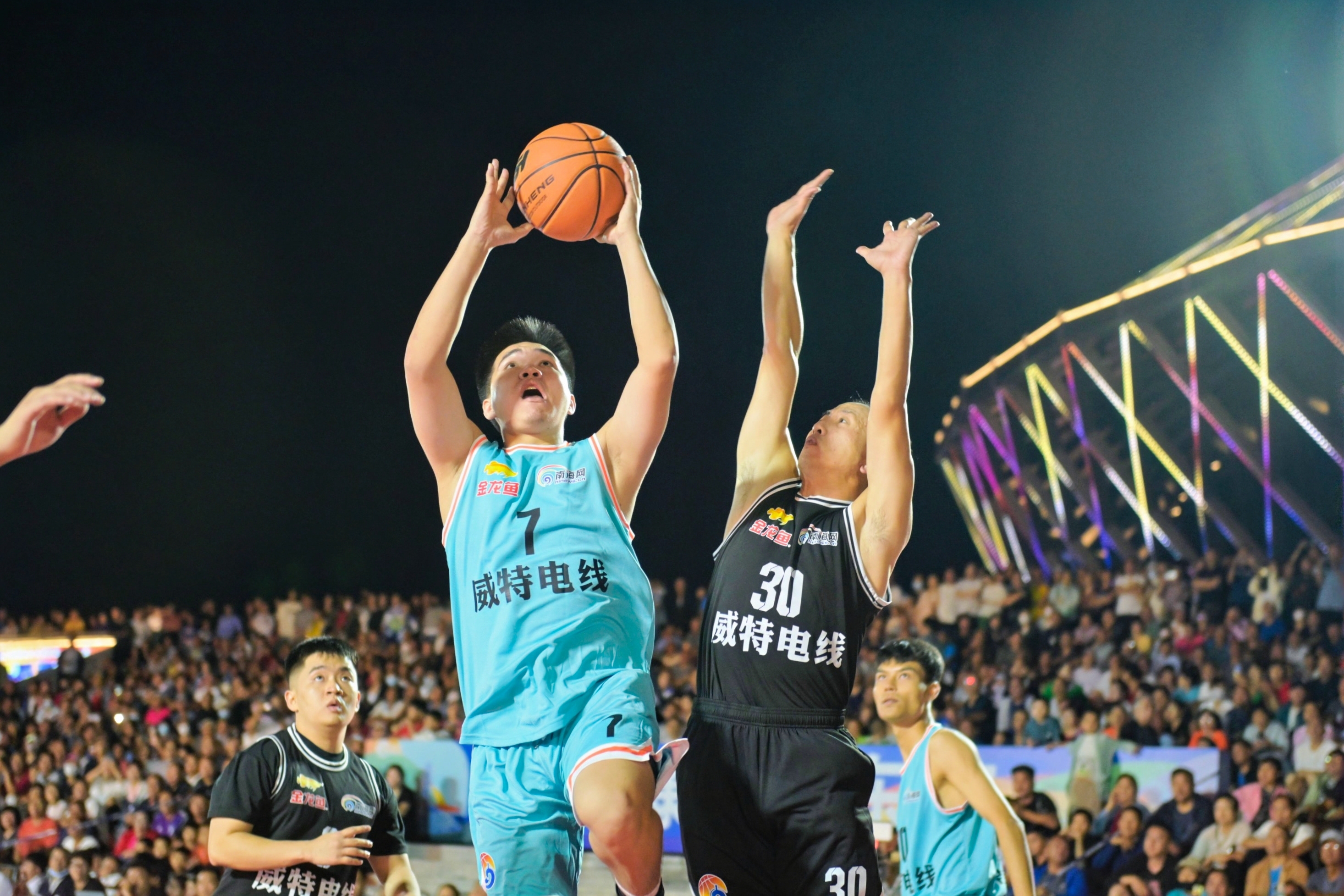 海南银区队的不屈不挠为球场增添亮点的简单介绍