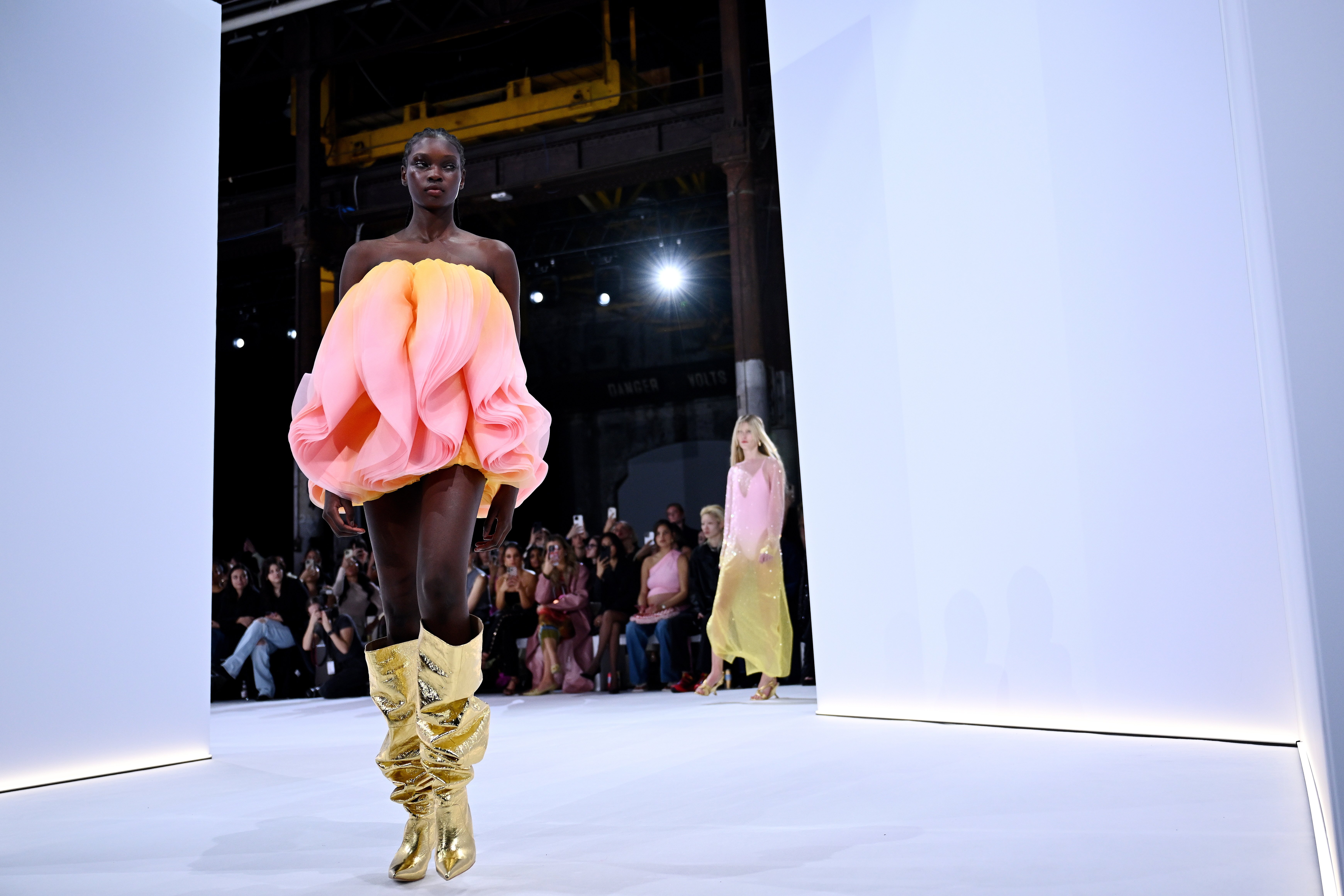 包含澳大利亚新秀惊艳表现,锦标赛备受赞誉的词条 包含澳大利亚新秀惊艳表现,锦标赛备受赞誉的词条