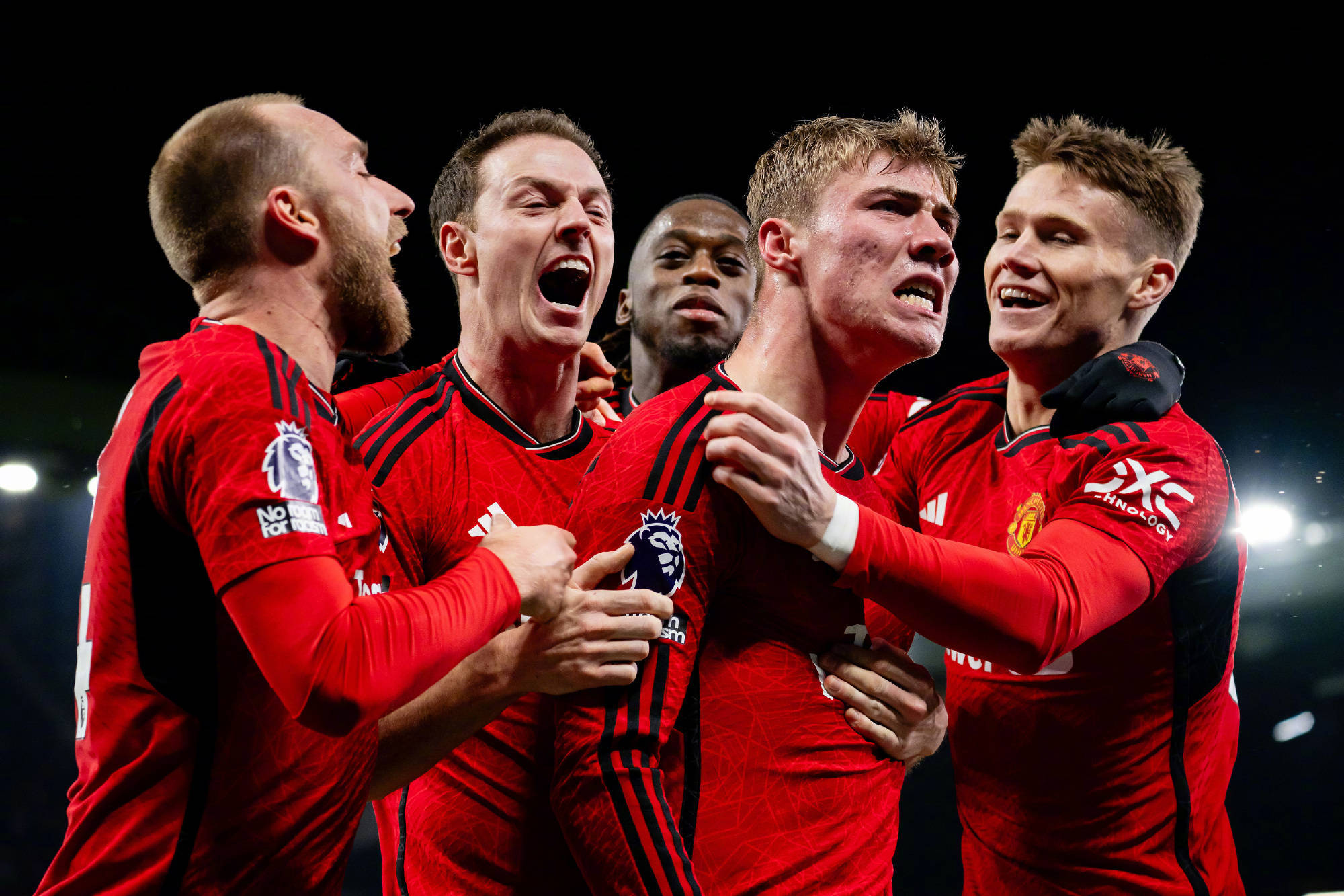 曼城主场大胜,稳固英超前四位置 曼城主场大胜,稳固英超前四位置