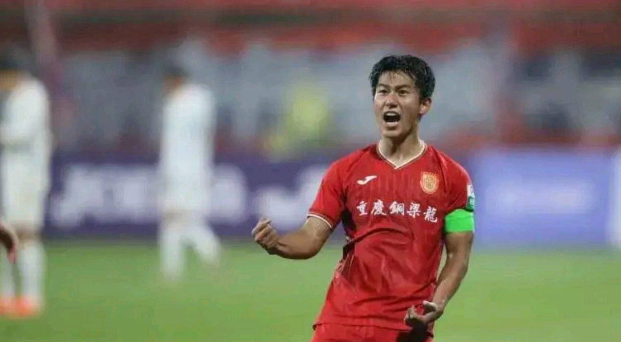 金年会APP-克鲁泽球员奋力拼搏，为球队攻入关键一球