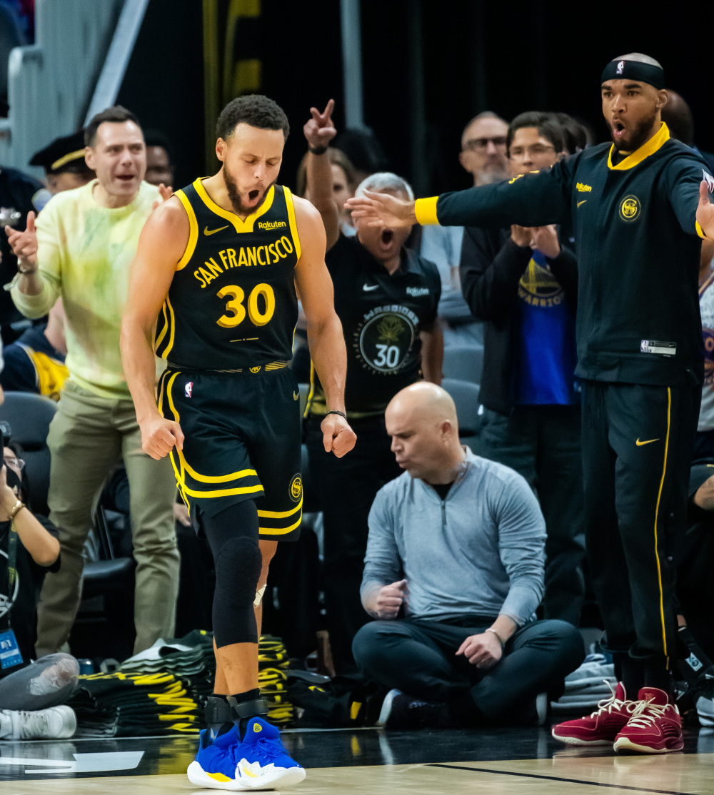 勇士队主场胜开拓者扳平系列赛比分 勇士队主场胜开拓者扳平系列赛比分