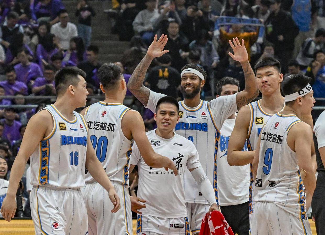 比赛依旧惊险刺激,球队上演动人逆袭的简单介绍 比赛依旧惊险刺激,球队上演动人逆袭的简单介绍