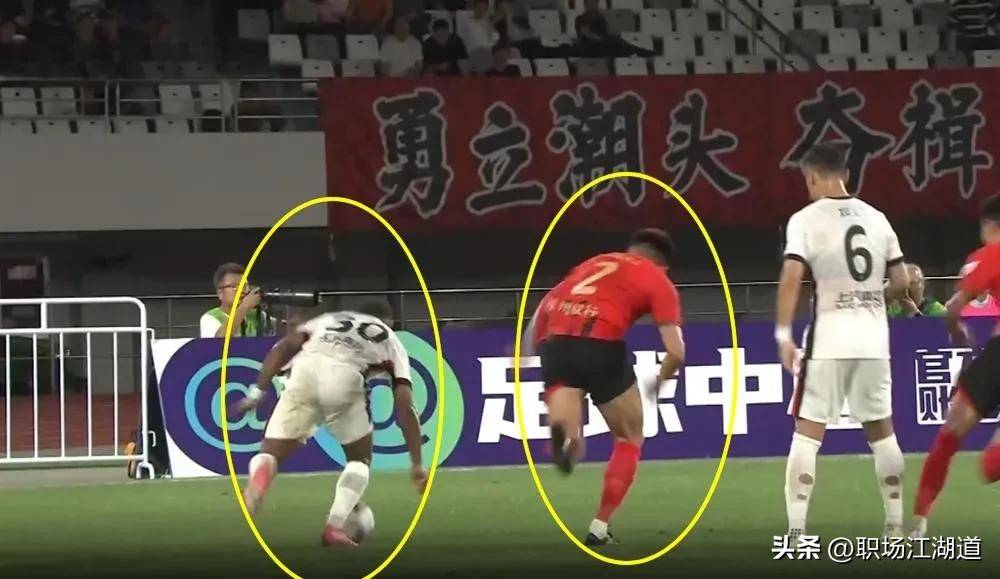中超赛场热议裁判判罚,争议不断 中超赛场热议裁判判罚,争议不断