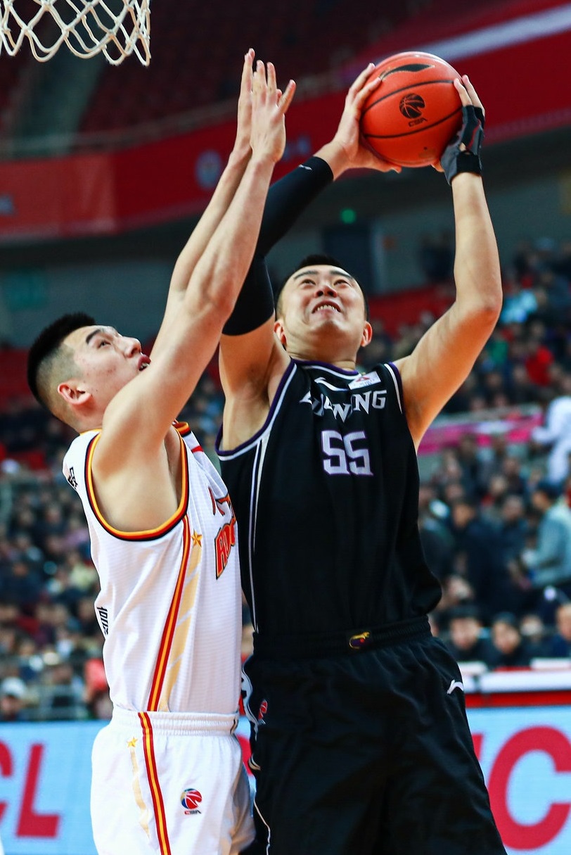 西藏男篮客场胜利，豪取胜利