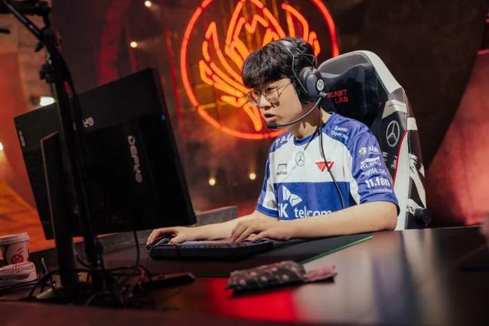 T1力克BLG,Zeus拿下关键大龙全球总决赛2:0(巴黎) T1力克BLG,Zeus拿下关键大龙全球总决赛2:0(巴黎)