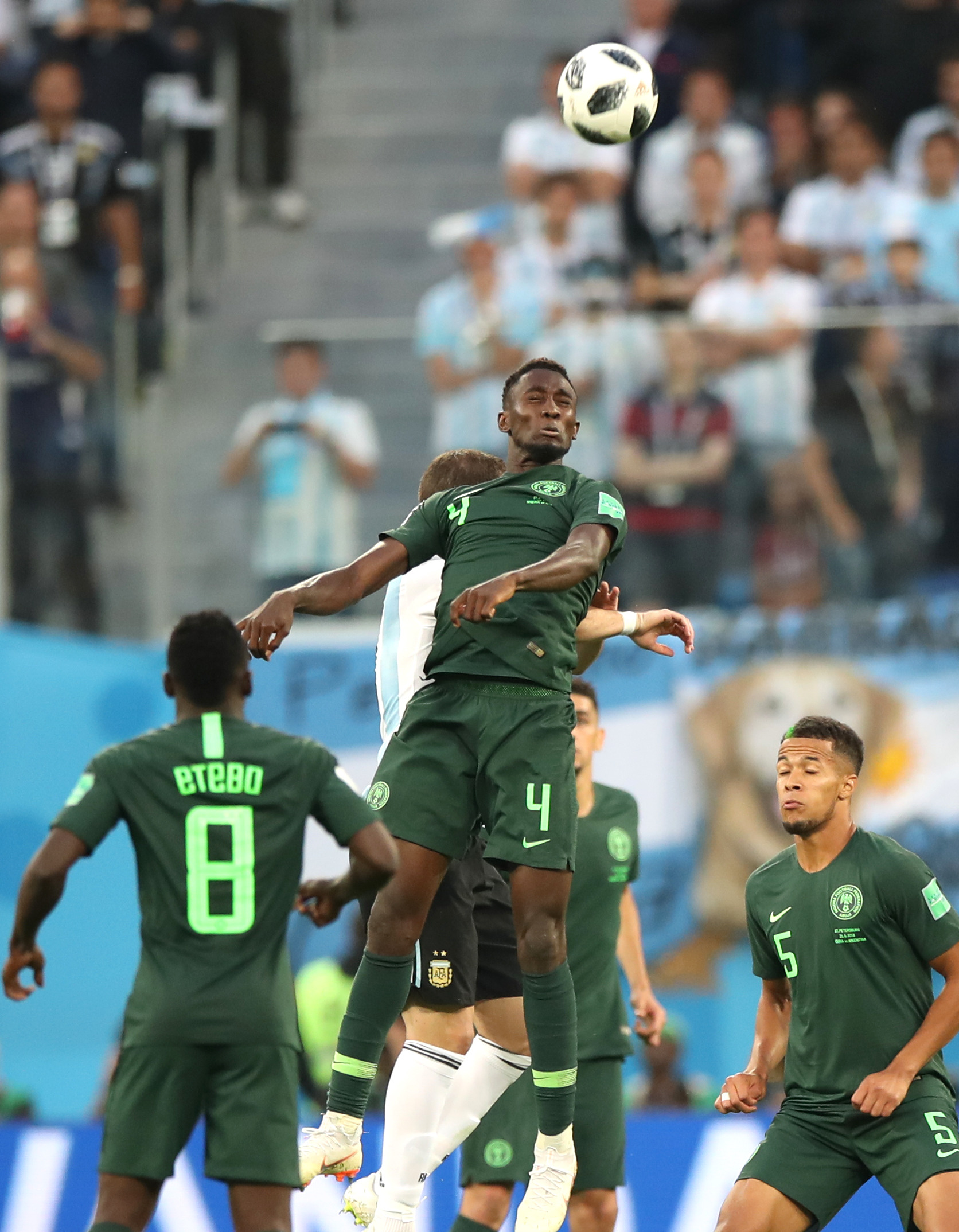 尼日利亚男足队员奋勇抢先晋级 尼日利亚男足队员奋勇抢先晋级