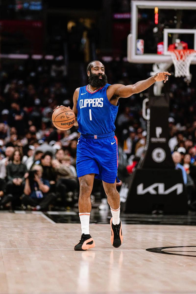 火箭险胜开拓者,哈登得到30分 火箭险胜开拓者,哈登得到30分