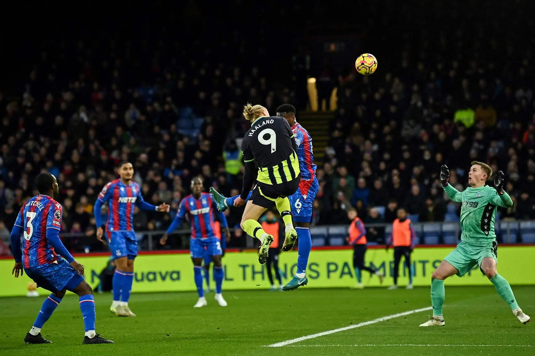 jinnianhui-关于场面火爆！英超观众席沸腾不已的信息