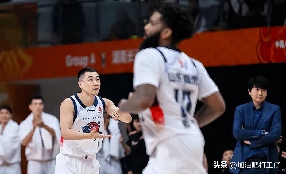 快船翻盘青岛队，高诗岩状态火热