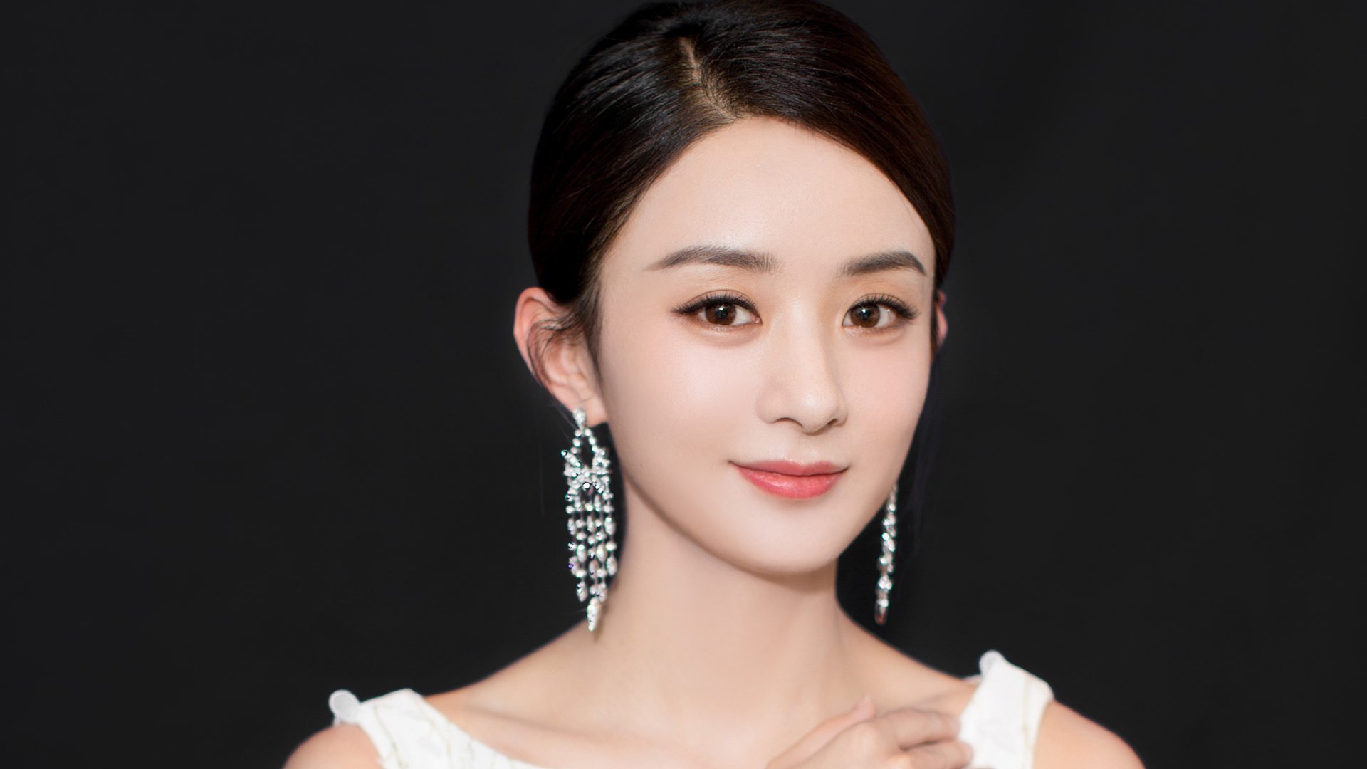 啤酒泡沫与金色纸屑,当草根呐喊穿透欧冠决赛的贵族看台